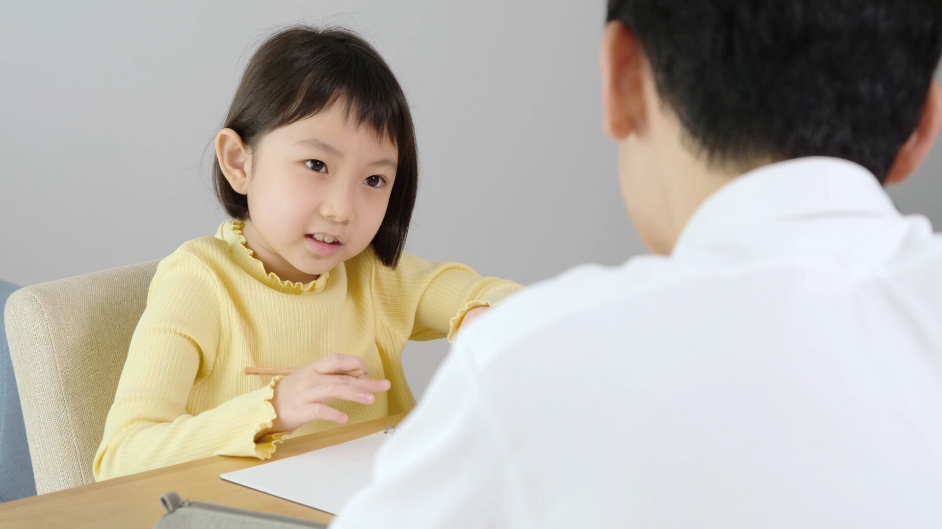 勉強しているお子様